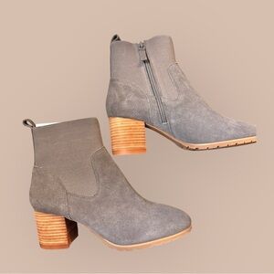 Violet & Red Gray Heeled Boots Women's Size 9